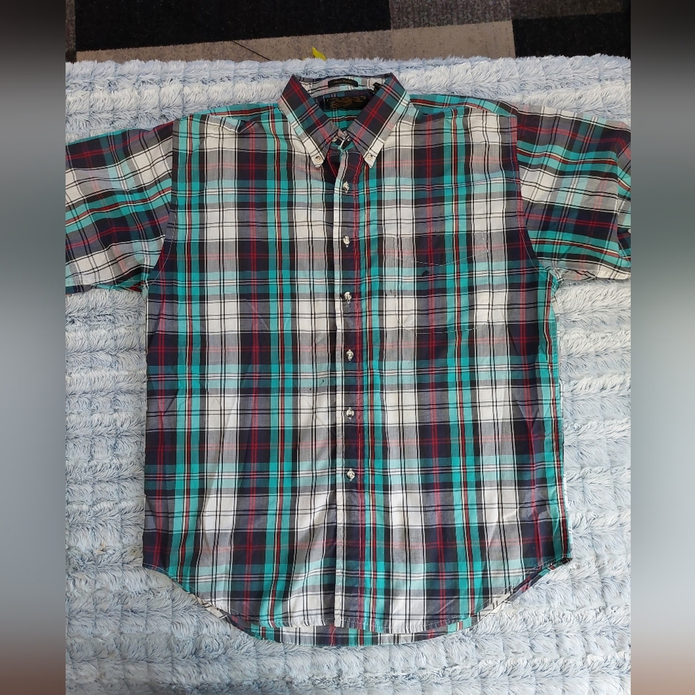 Eddie Bauerโ Men's Plaid short-sleeve button-down Shirt size Large